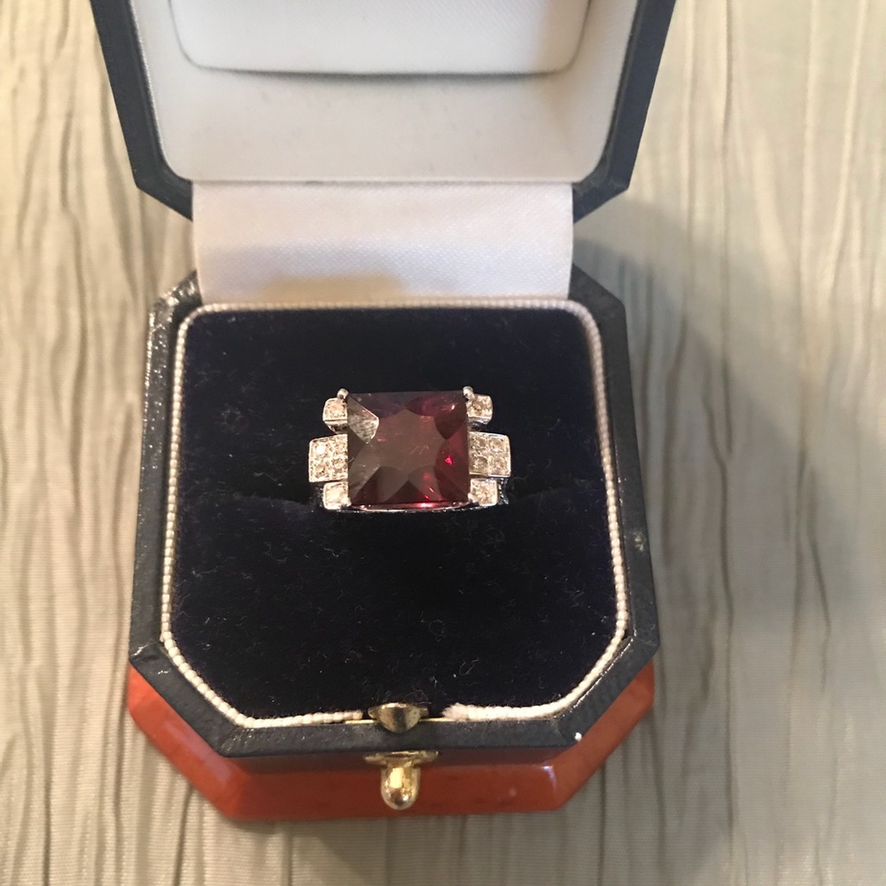 14k White Gold Diamond & Purple Stone Ring